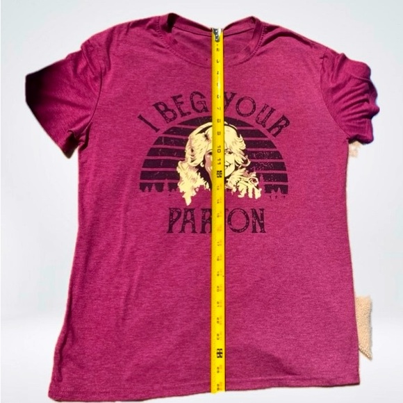 I beg your Parton Dolly Parton Shirt Super Soft Size M/L - Picture 3 of 9